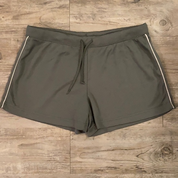 Prospirit Pants - Women’s hunter green sports shorts